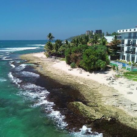 Ara Beach Resort Мириса Екстериор снимка