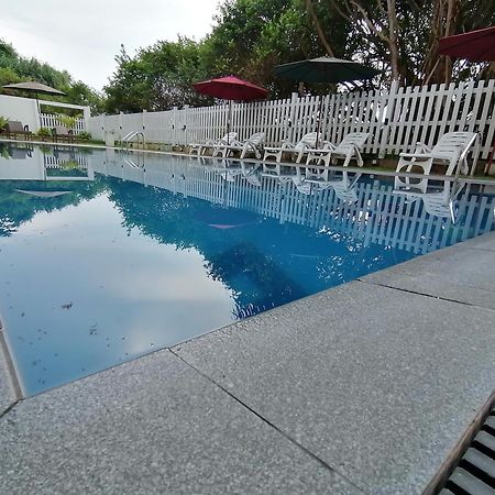 Ara Beach Resort Мириса Екстериор снимка