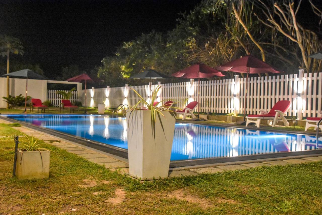 Ara Beach Resort Мириса Екстериор снимка