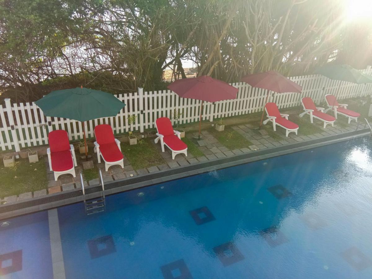 Ara Beach Resort Мириса Екстериор снимка