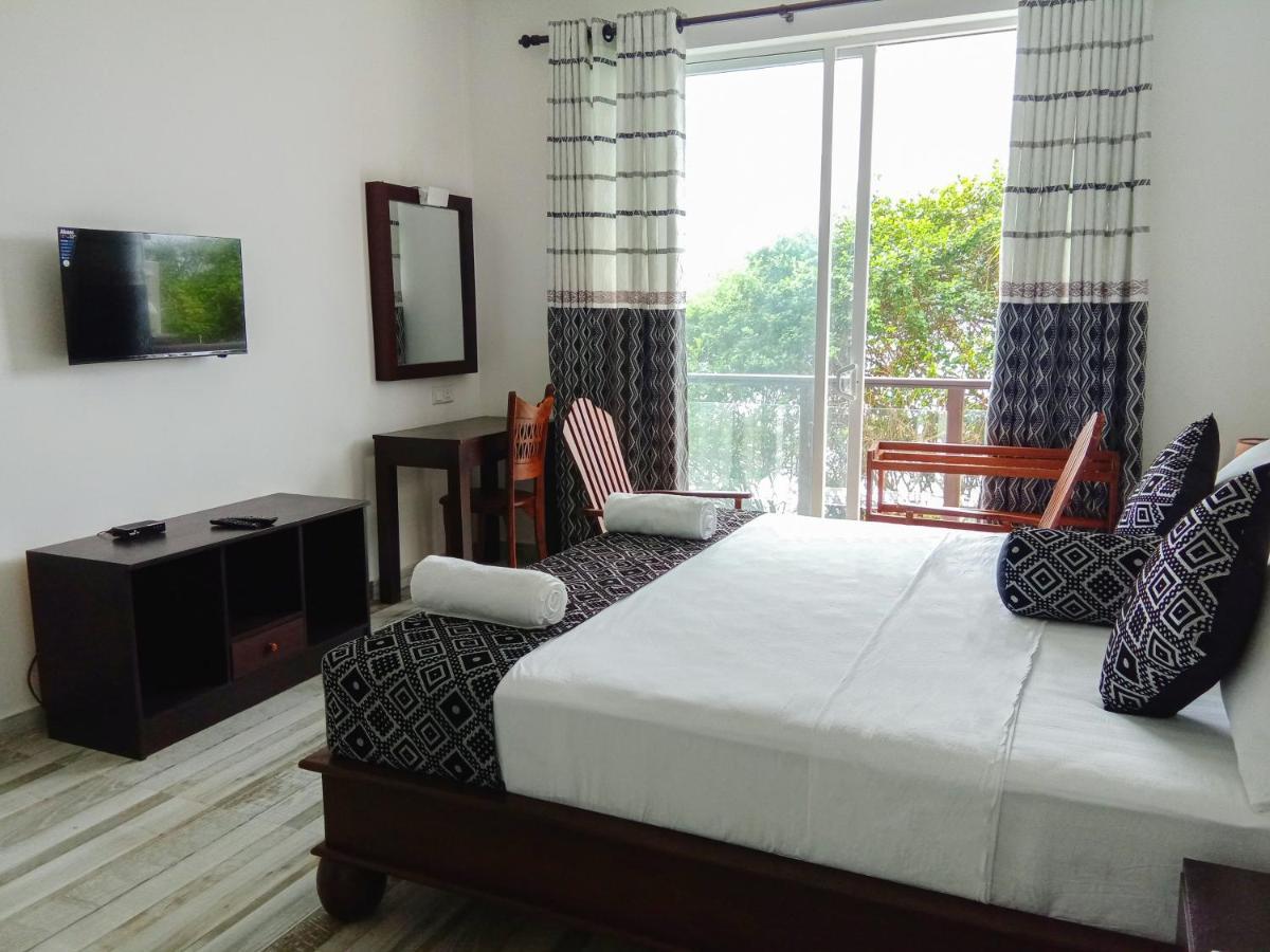 Ara Beach Resort Мириса Екстериор снимка