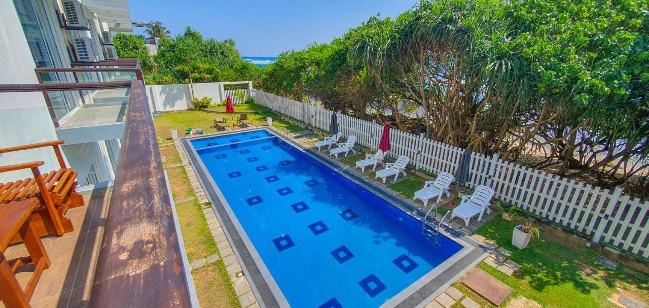 Ara Beach Resort Мириса Екстериор снимка
