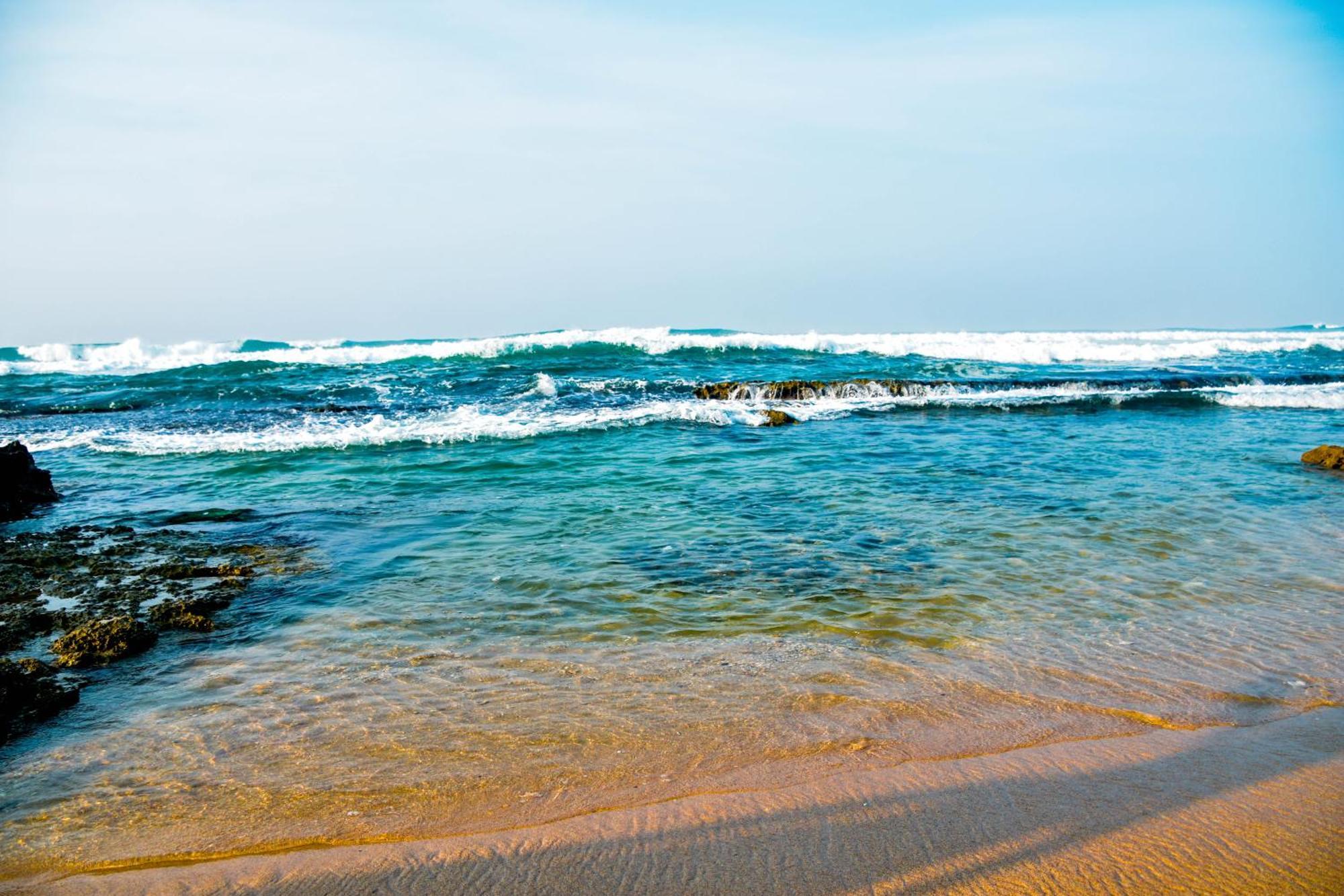 Ara Beach Resort Мириса Екстериор снимка