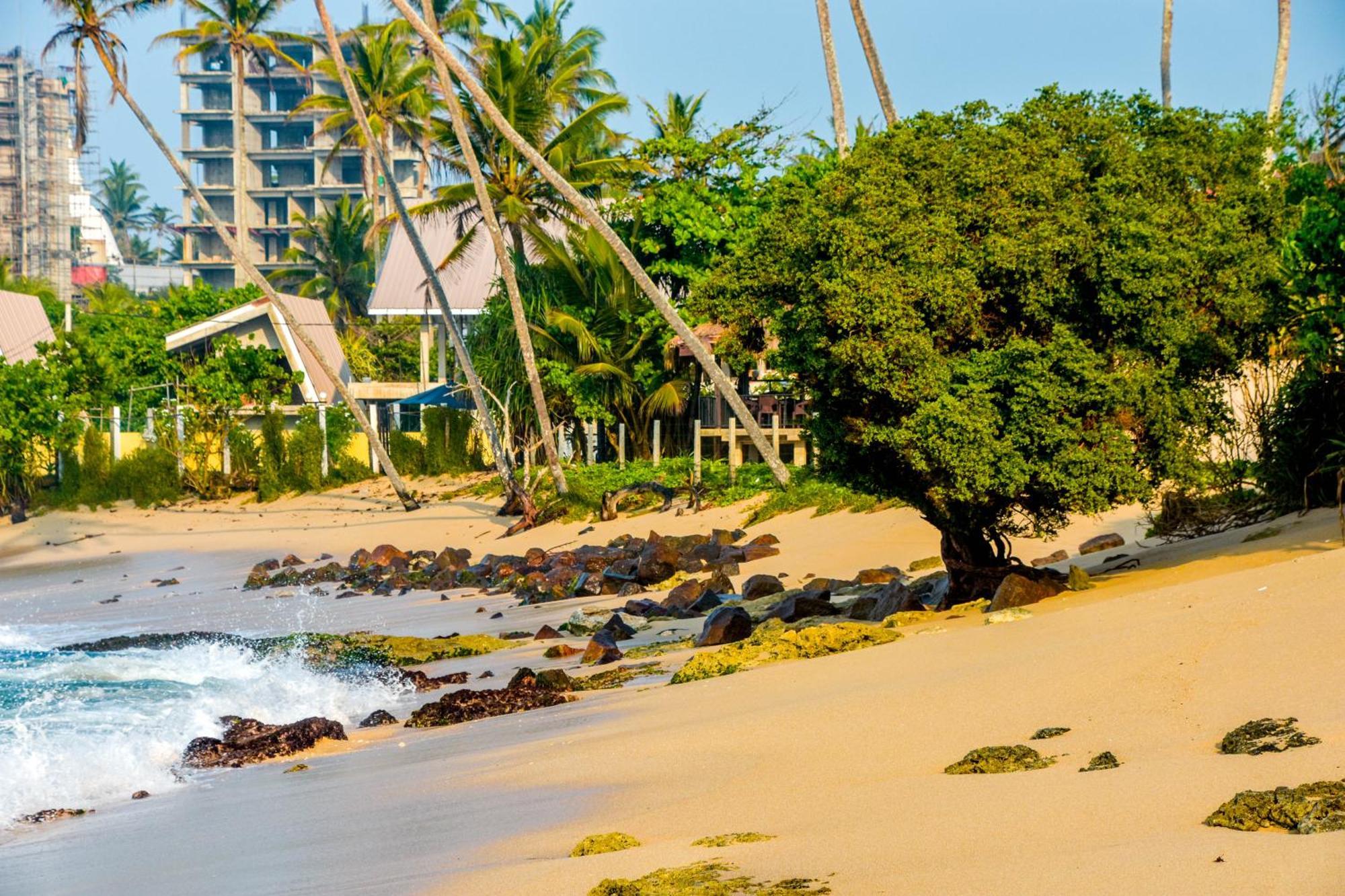 Ara Beach Resort Мириса Екстериор снимка
